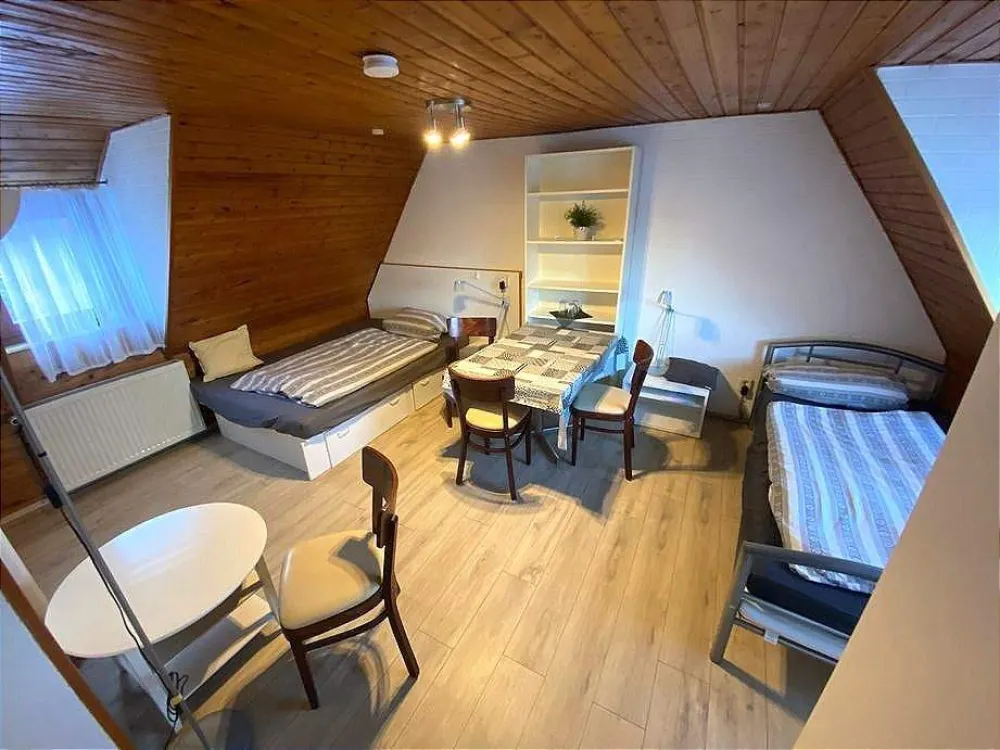 2- Zimmer- Wohnung/ sep. Eingang/ kl. Vorgarten/ Solarenergie/ möbliert o. teilmöbliert/ ab 01.08.2026 bis max. 4 Jahre !