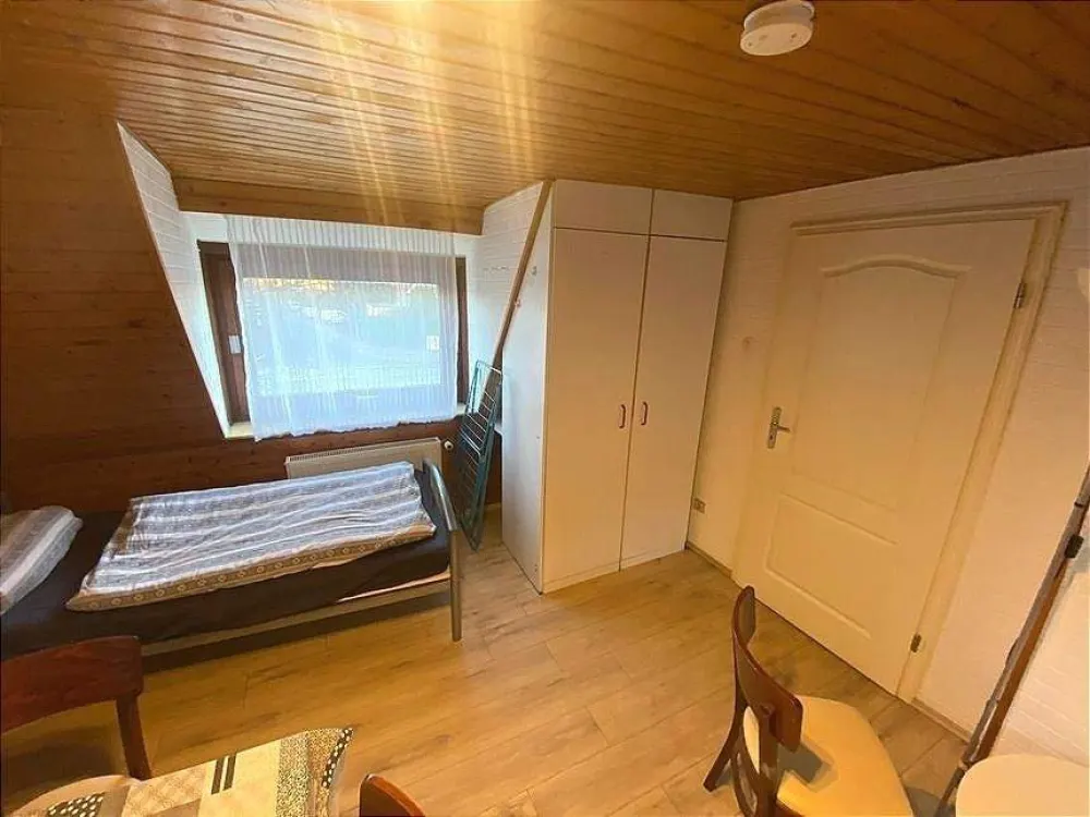 2- Zimmer- Wohnung/ sep. Eingang/ kl. Vorgarten/ Solarenergie/ möbliert o. teilmöbliert/ ab 01.08.2026 bis max. 4 Jahre !