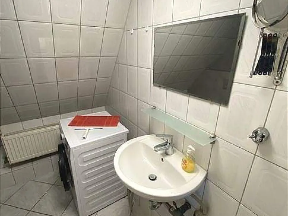 2- Zimmer- Wohnung/ sep. Eingang/ kl. Vorgarten/ Solarenergie/ möbliert o. teilmöbliert/ ab 01.08.2026 bis max. 4 Jahre !