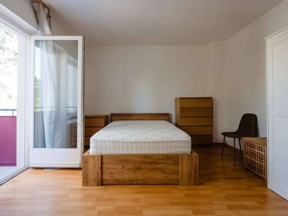 Bright & Furnished 1-room apartment with balcony, 12-months sublet
