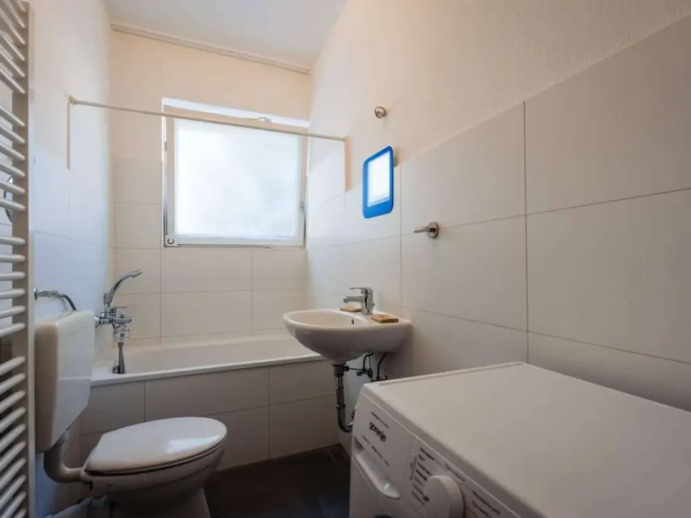 Bright & Furnished 1-room apartment with balcony, 12-months sublet