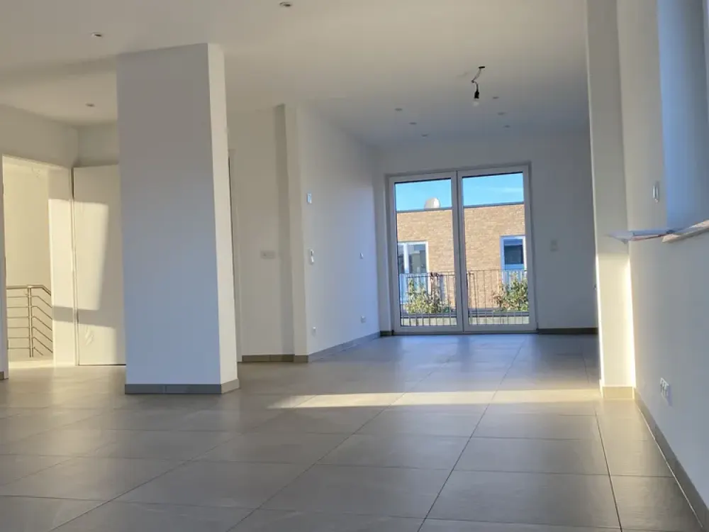 Großzügige 2,5 Zimmer-Wohnung mit gehobener Ausstattung incl. Dachterrasse, Balkon, Garage