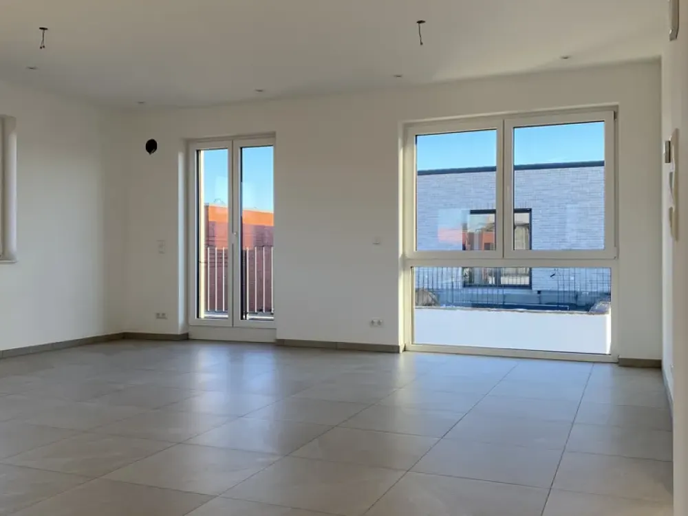 Großzügige 2,5 Zimmer-Wohnung mit gehobener Ausstattung incl. Dachterrasse, Balkon, Garage
