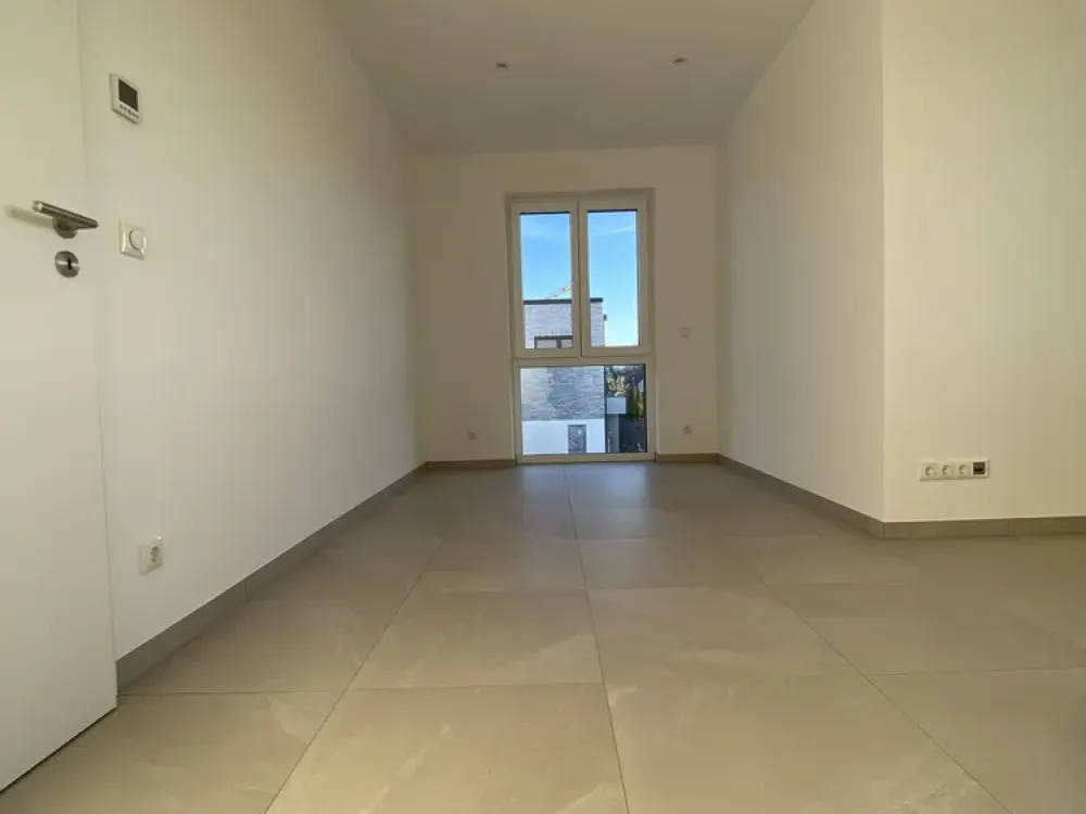 Großzügige 2,5 Zimmer-Wohnung mit gehobener Ausstattung incl. Dachterrasse, Balkon, Garage