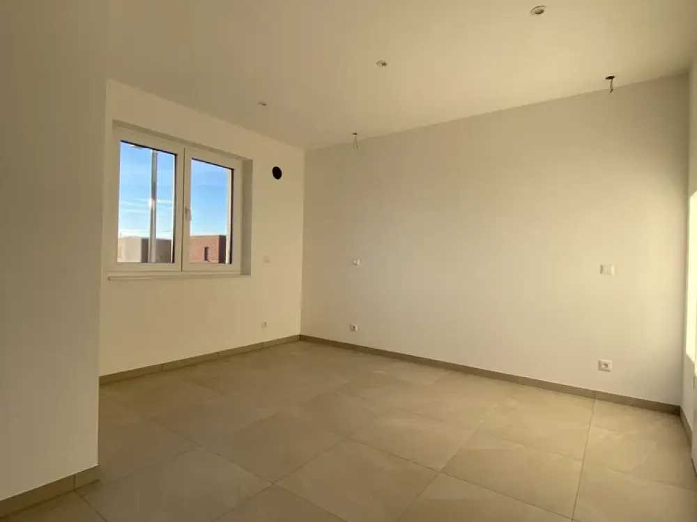 Großzügige 2,5 Zimmer-Wohnung mit gehobener Ausstattung incl. Dachterrasse, Balkon, Garage