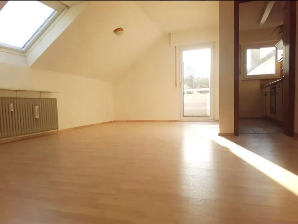 Gemütliche 2-Zimmer-Dachgeschosswohnung mit Balkon in Esslingen