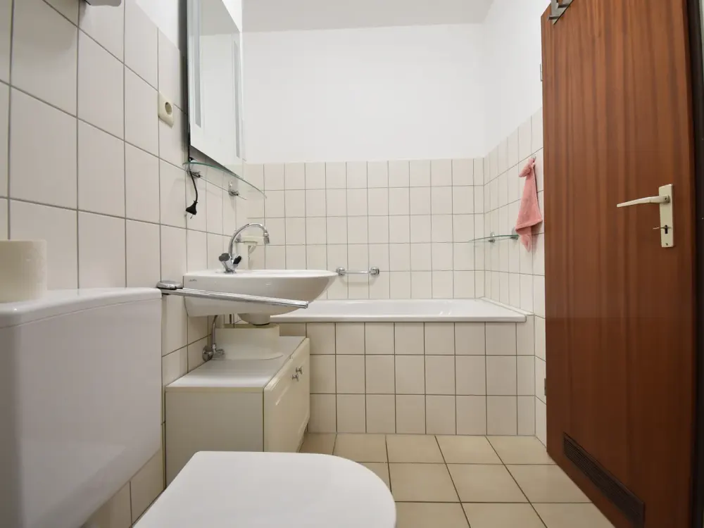 Ab sofort verfügbar! Gepflegte 2-Zi-Whg mit Balkon