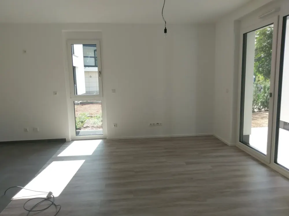 2-Zimmer-Erdgeschosswohnung mit Terrasse, Garten und EBK in Hanau