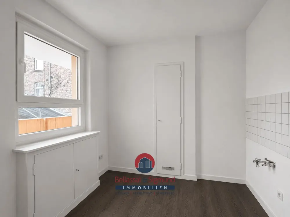 1KM ZUR KÖ! MODERNISIERTE 3-ZIMMERWOHNUNG IN ZENTRALER LAGE +RENOVIERT +NEUER FUßBODEN