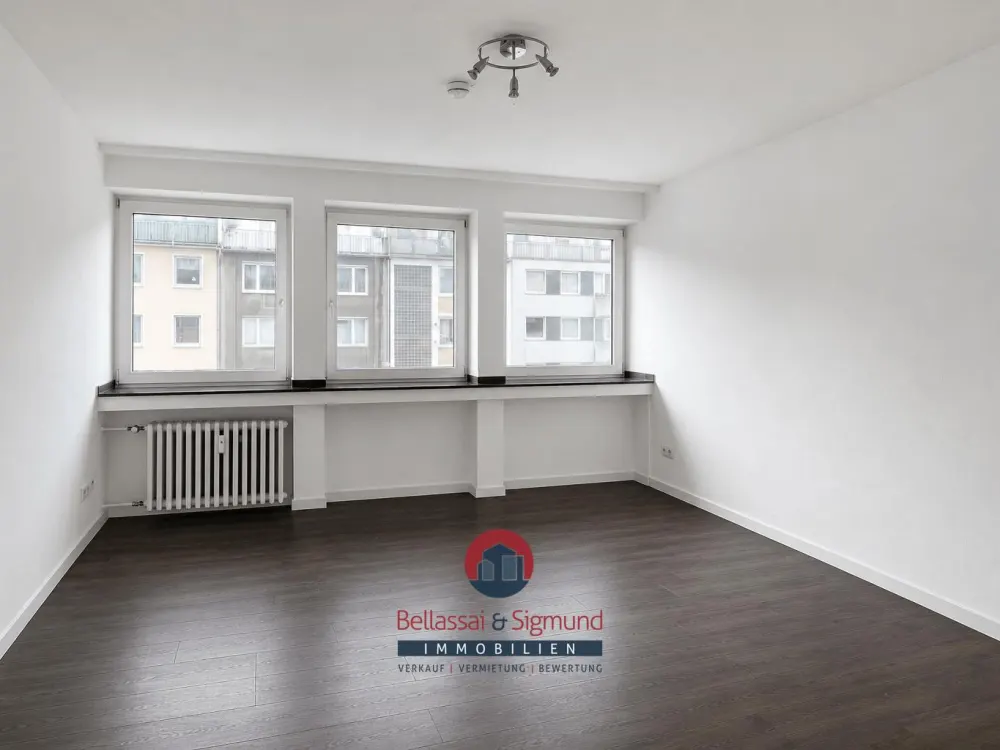 1KM ZUR KÖ! MODERNISIERTE 3-ZIMMERWOHNUNG IN ZENTRALER LAGE +RENOVIERT +NEUER FUßBODEN