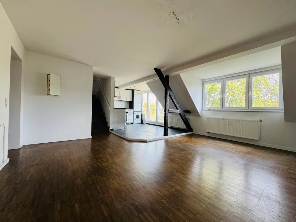 MODERNE TRIFFT ALTBAU-CHARME! _ 4 RÄUME, 2 BÄDER, EINBAUKÜCHE U. DACHTERRASSE IM HERZEN DÜSSELDORFS!