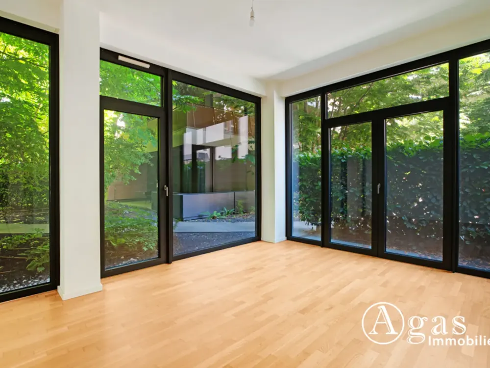 GRÜN UND GEMÜTLICH! Großzügige EG 4 Zimmer Wohnung mit Terrasse, ca. 103 m² und EBK in Mitte!