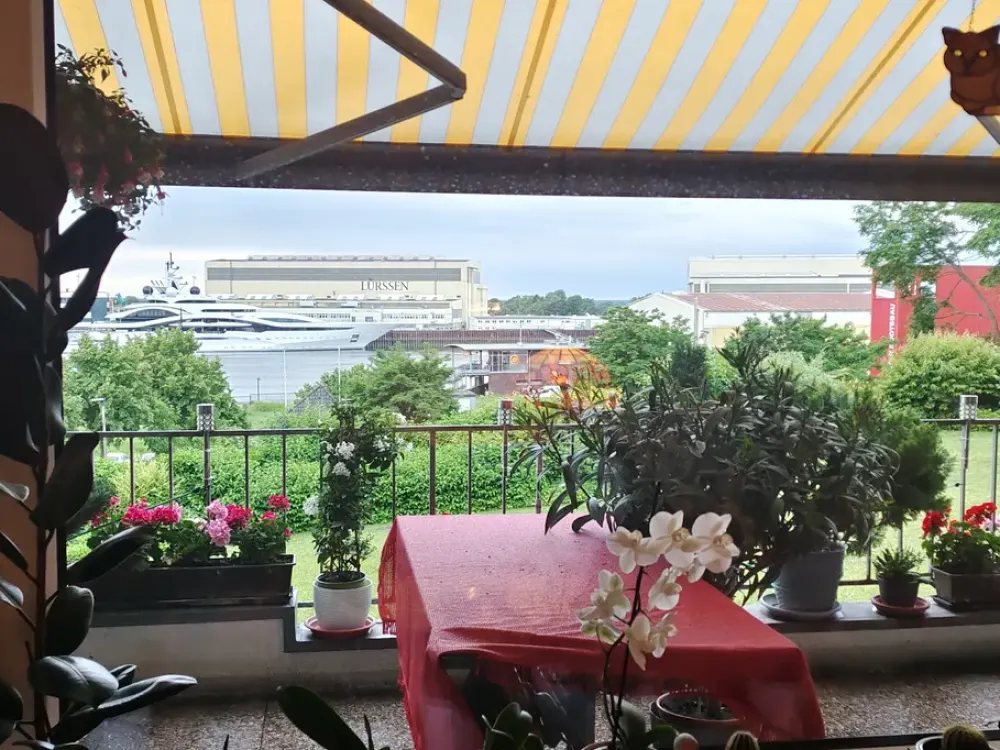 Repräsentative 4-Zimmer-Wohnung mit Balkonen und Weserblick in Bremen