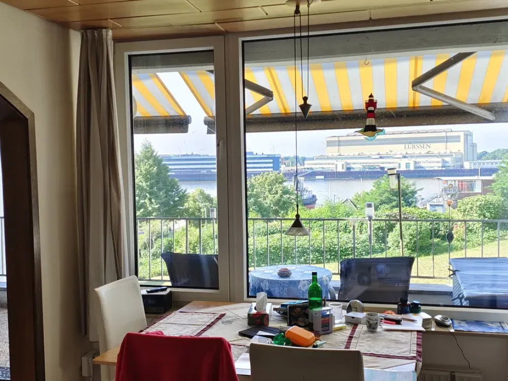 Repräsentative 4-Zimmer-Wohnung mit Balkonen und Weserblick in Bremen