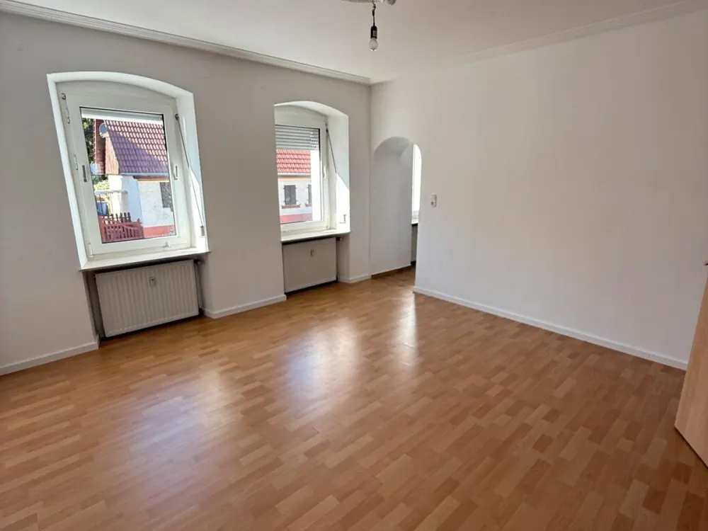 3 ZKB Erdgeschosswohnung frisch renoviert - kleiner Garten