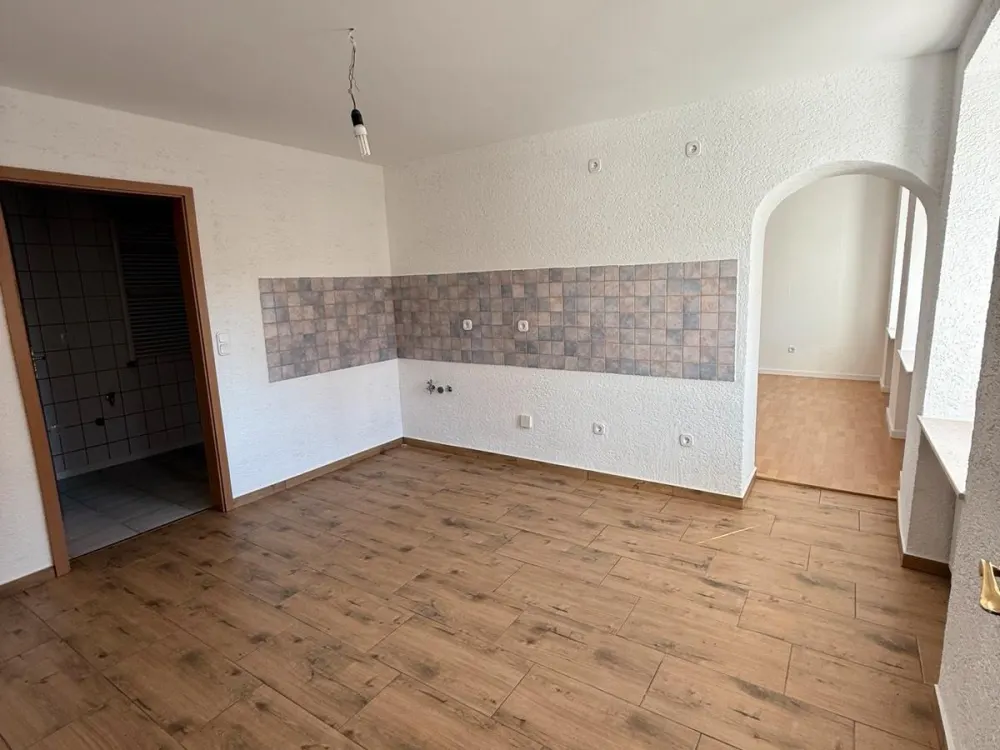 3 ZKB Erdgeschosswohnung frisch renoviert - kleiner Garten