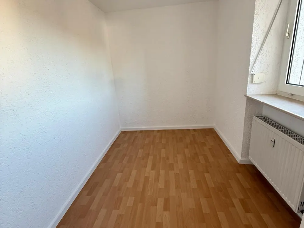 3 ZKB Erdgeschosswohnung frisch renoviert - kleiner Garten