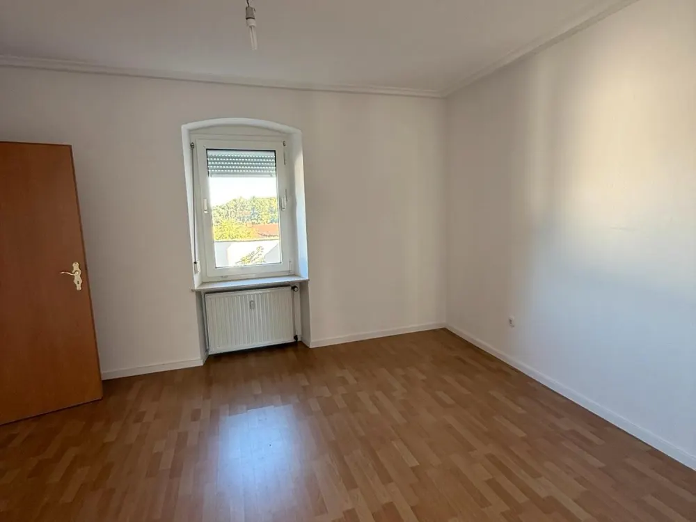 3 ZKB Erdgeschosswohnung frisch renoviert - kleiner Garten