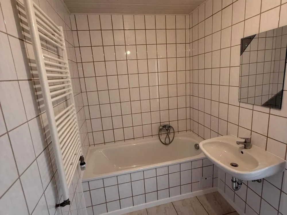 3 ZKB Erdgeschosswohnung frisch renoviert - kleiner Garten