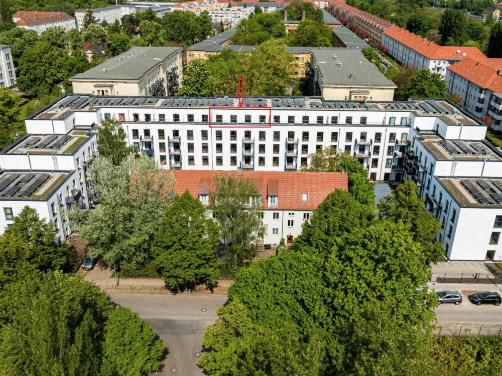 Neubau-Dachgeschoss mit Einbauküche und Terrasse