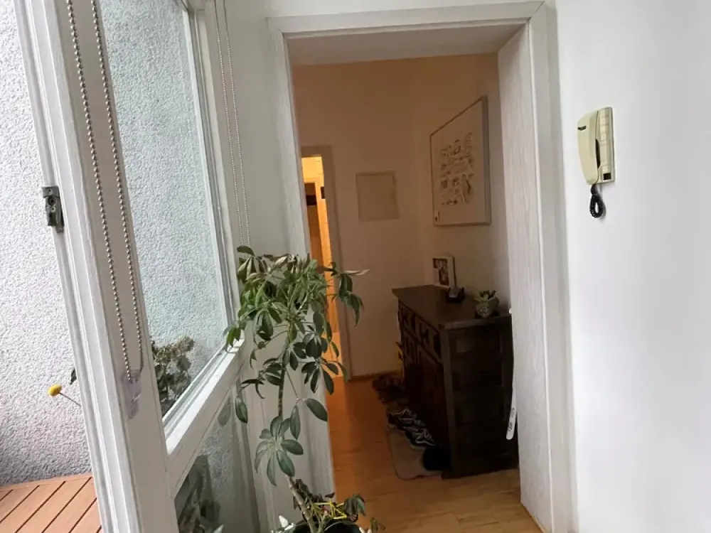 Schöne Wohnung mit EBK und Balkon(Whg.2)