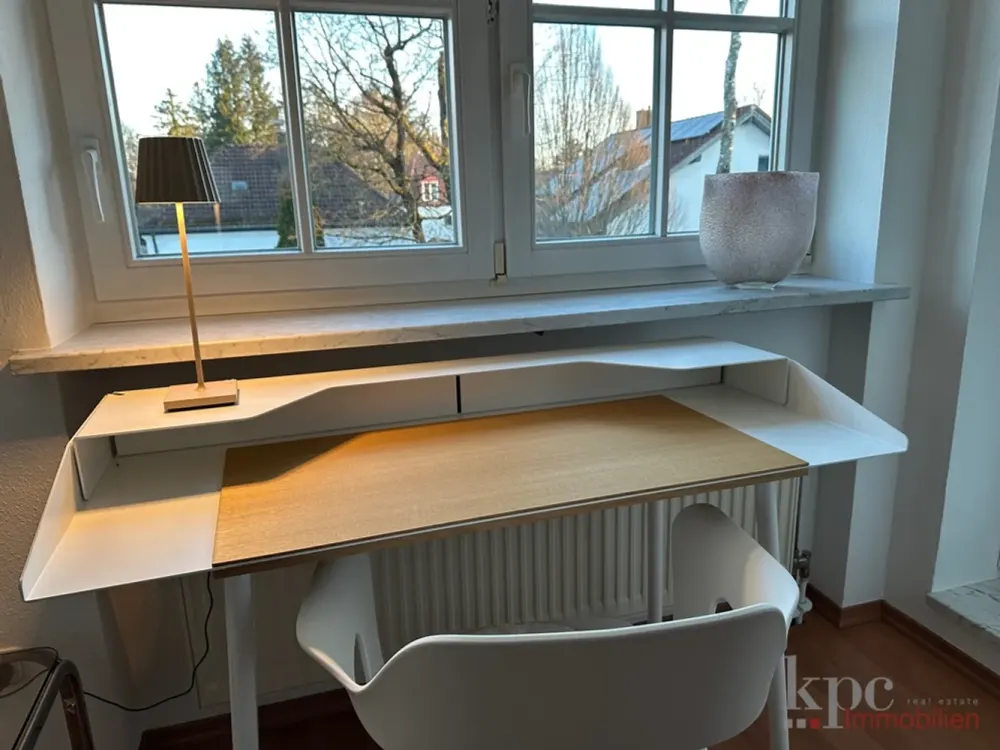 Exklusives 2-Zimmer DG-Atelier in München West! Komplett möbliert! Südloggia! Ruhige Toplage!