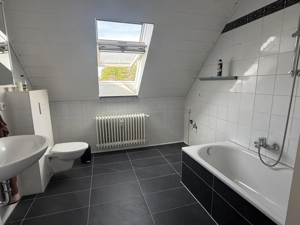 Helle Wohnung mit Einbauküche und Tageslichtbad in Bruchköbel!