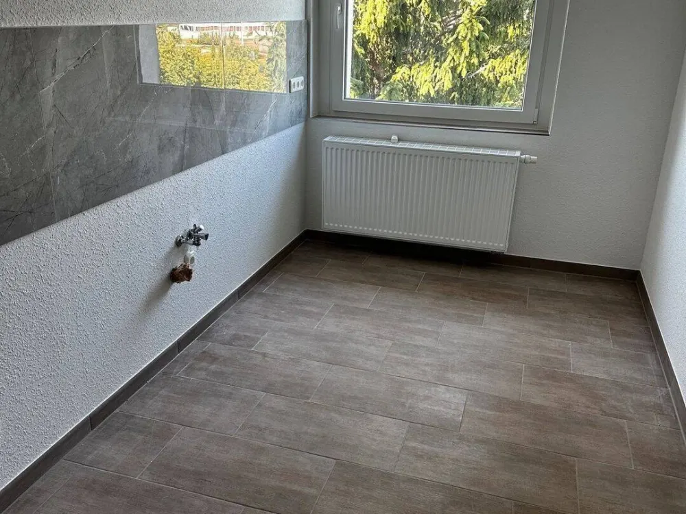 2-Raum-Wohnung | Erstbezug nach Komplettsanierung | Tageslichtbad mit Dusche | 2. OG