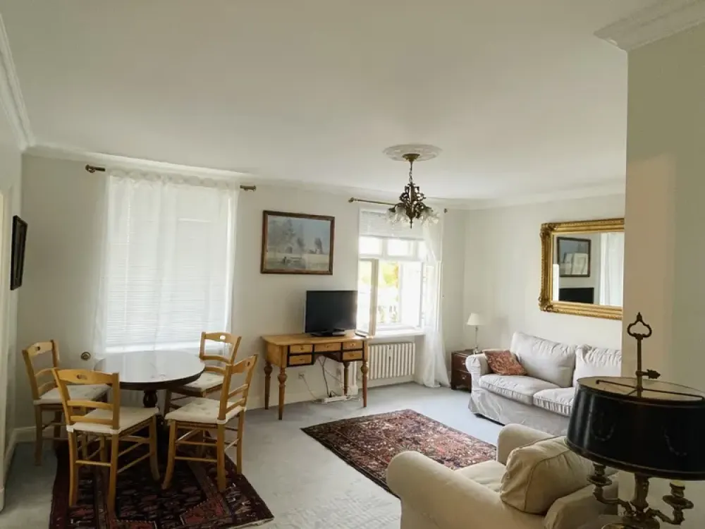 *befristet*Charmante 1-Zimmer-Dachgeschosswohnung nahe Rathaus Schmargendorf*