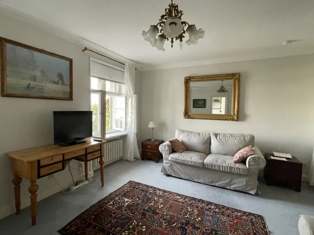 *befristet*Charmante 1-Zimmer-Dachgeschosswohnung nahe Rathaus Schmargendorf*