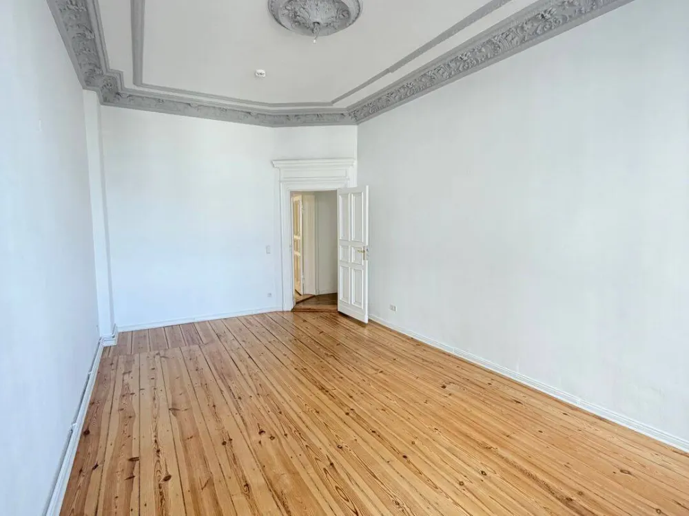 Stylish Classic Old Building with Stucco Ceilings in Desirable Location of Berlin-Mitte