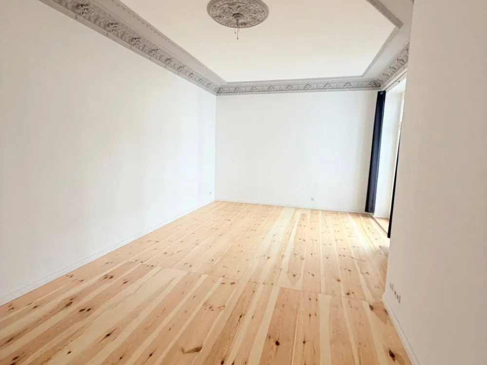 Stylish Classic Old Building with Stucco Ceilings in Desirable Location of Berlin-Mitte
