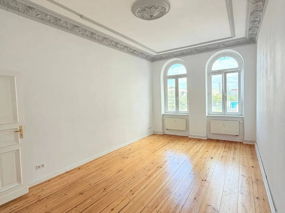 Stylish Classic Old Building with Stucco Ceilings in Desirable Location of Berlin-Mitte