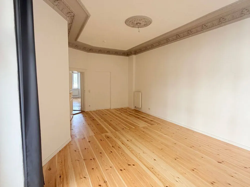 Stylish Classic Old Building with Stucco Ceilings in Desirable Location of Berlin-Mitte