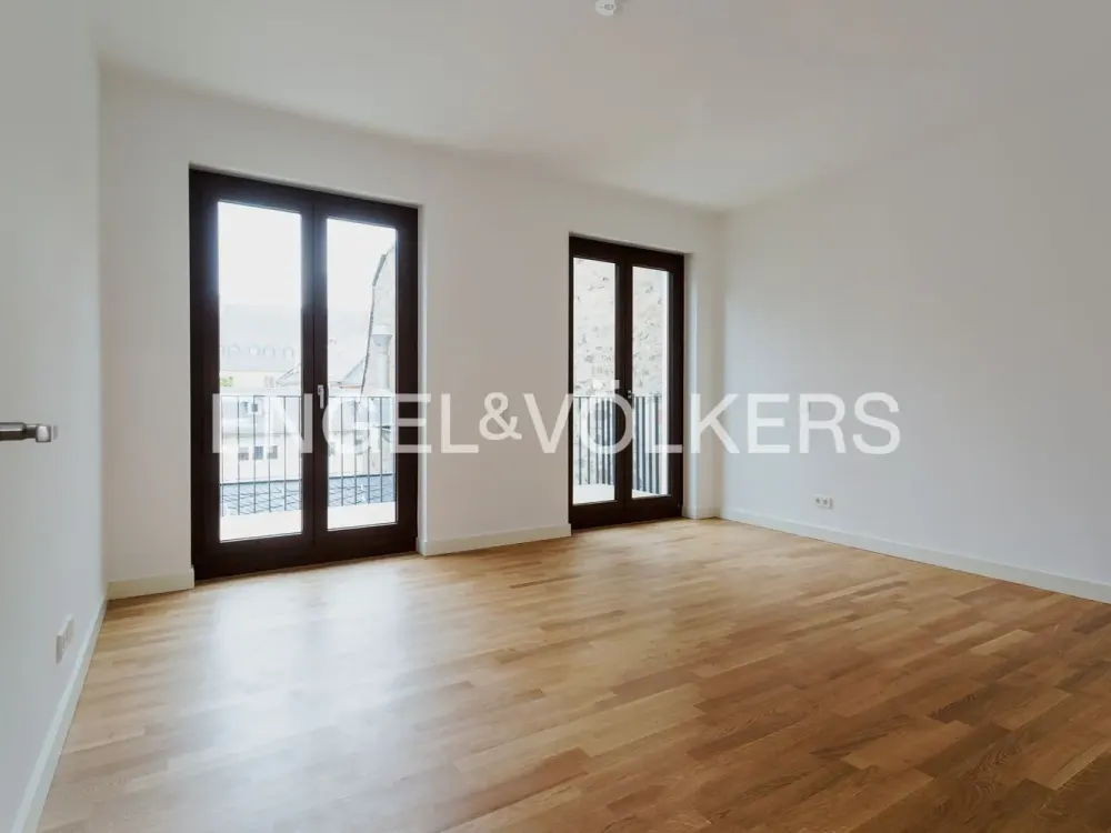 Bright, Modern Three-Room Apartment Directly on the Main River