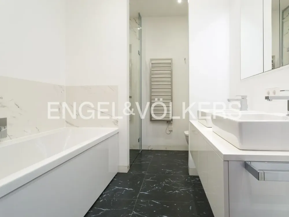 Bright, Modern Three-Room Apartment Directly on the Main River