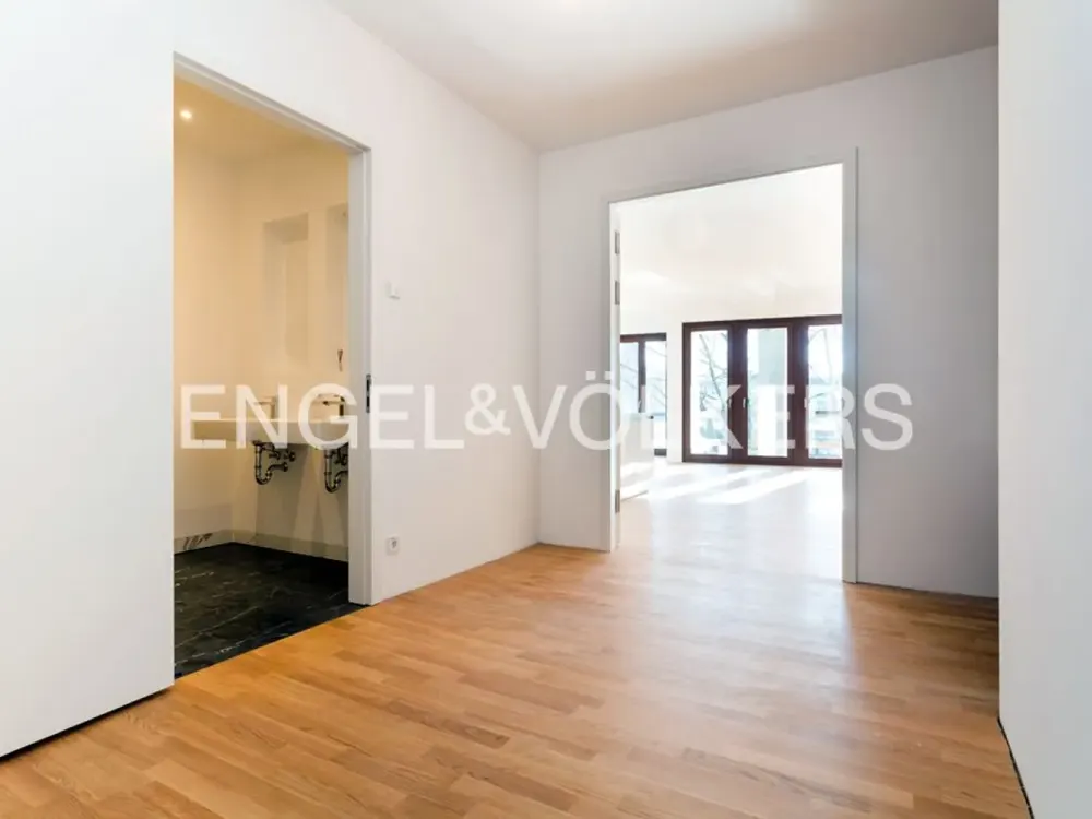 Bright, Modern Three-Room Apartment Directly on the Main River