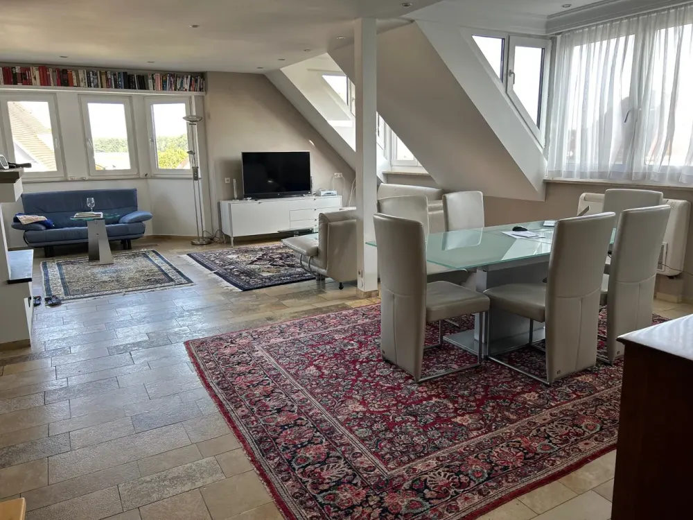 4-Zimmer-Dachgeschosswohnung in Nürnberg Neunhof komplett. möbliert