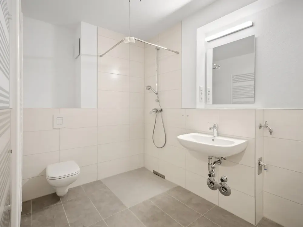 Bright 2-Room Apartment with Terrace and Fitted Kitchen