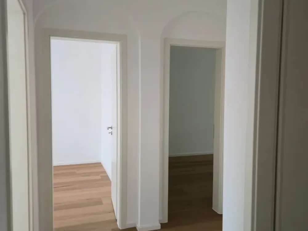 Modernisierte 2-Zimmer-Wohnung mit Loggia und großem Keller in ruhiger Lage