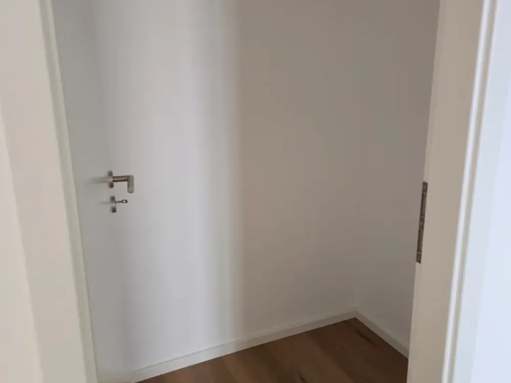 Modernisierte 2-Zimmer-Wohnung mit Loggia und großem Keller in ruhiger Lage