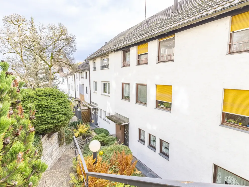 Schöne 3,5 Zimmer-Erdgeschoßwohnung mit eigenem Garten in absolut ruhiger Lage