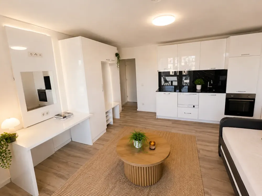 Möbliertes 1-Zimmer Studio-Apartment in Top-Lage im Herzen Schwabings, kernsaniert