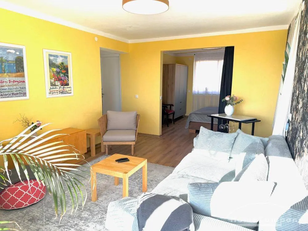 27806 HomeCompany Dresden Möbliert/Furnished 2,5-Zimmer-Wohnung mit Balkon und Terrasse in Dresden-Wachwitz max. 2 Personen