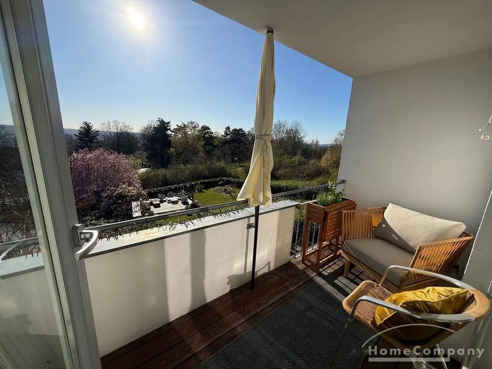 27806 HomeCompany Dresden Möbliert/Furnished 2,5-Zimmer-Wohnung mit Balkon und Terrasse in Dresden-Wachwitz max. 2 Personen