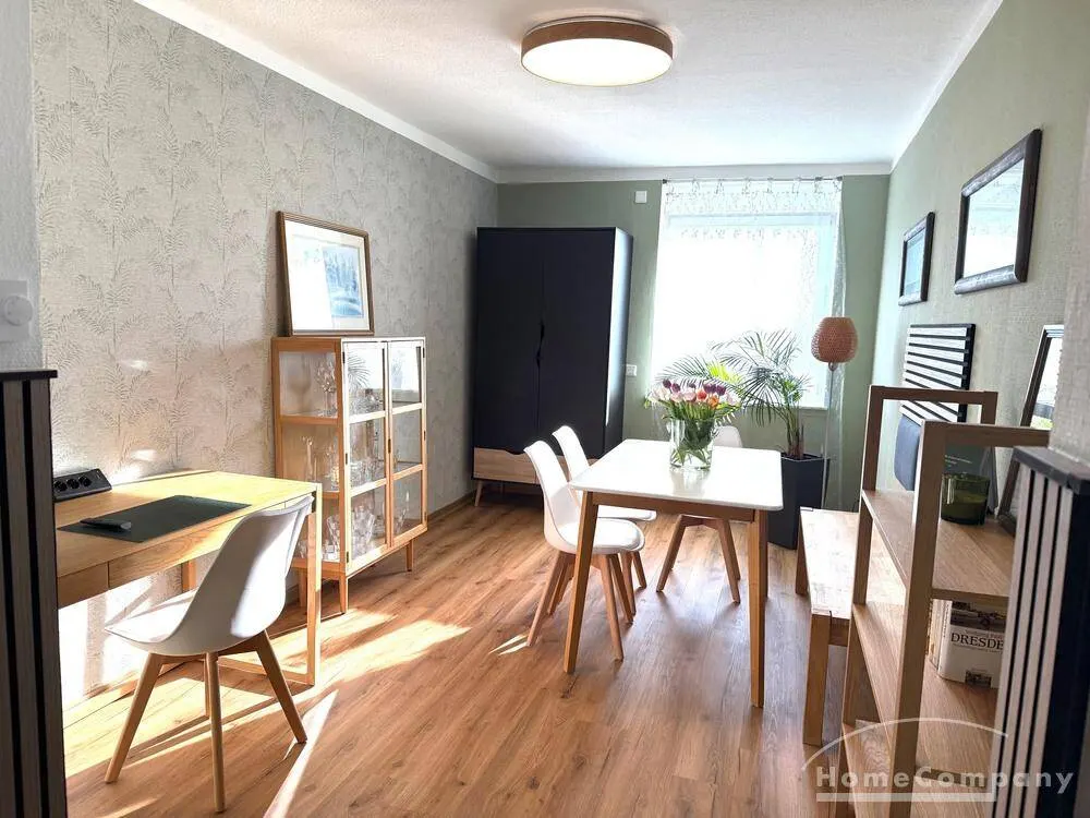 27806 HomeCompany Dresden Möbliert/Furnished 2,5-Zimmer-Wohnung mit Balkon und Terrasse in Dresden-Wachwitz max. 2 Personen