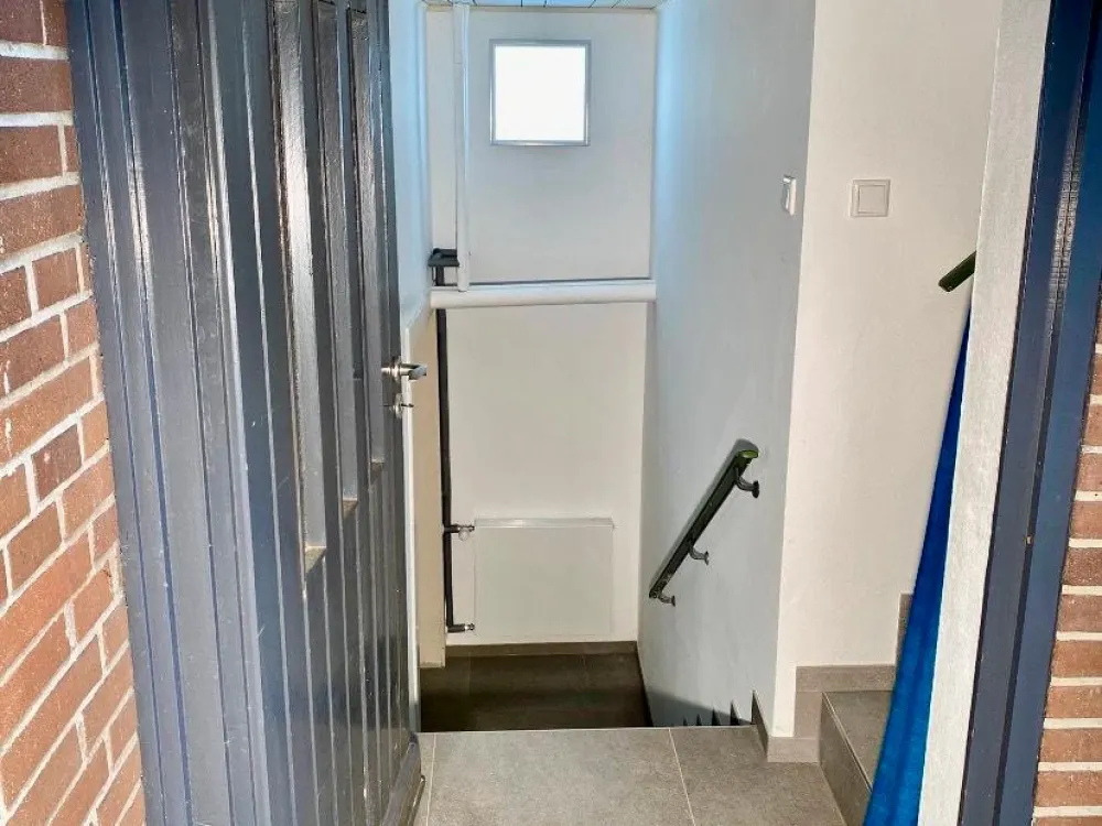 Kleine möblierte Single 1,5-Zimmer-Wohnung mit Garten