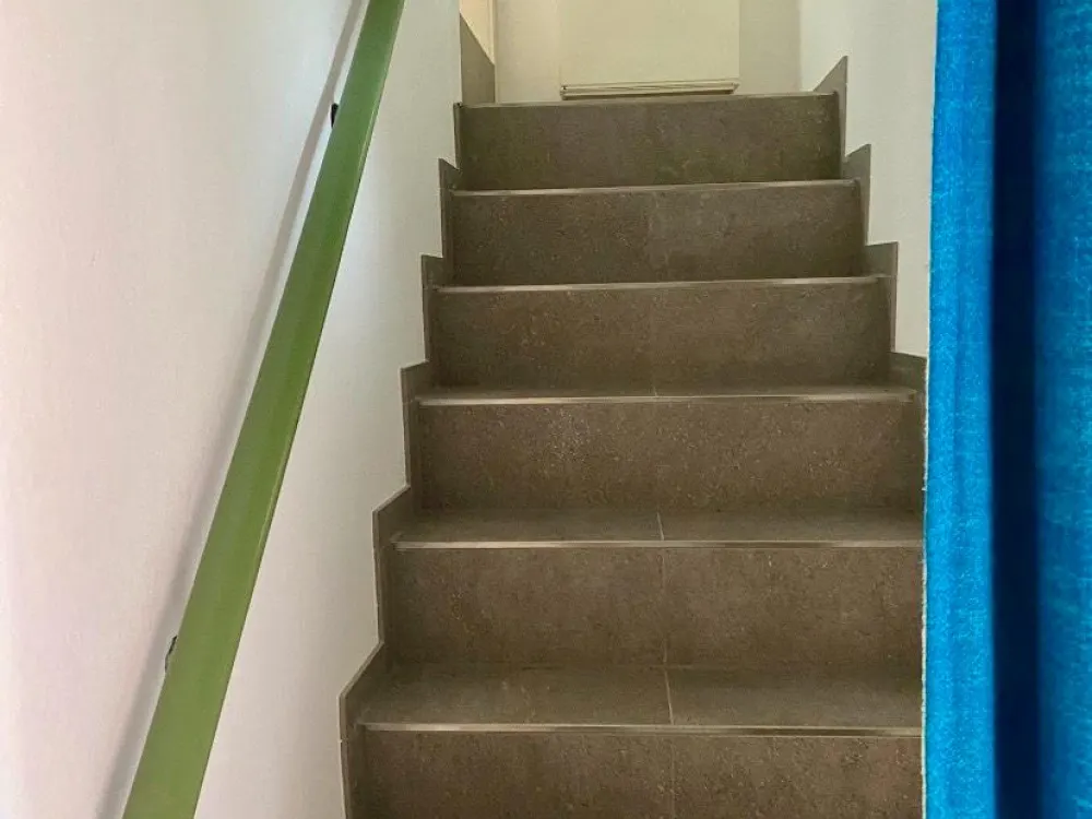 Kleine möblierte Single 1,5-Zimmer-Wohnung mit Garten