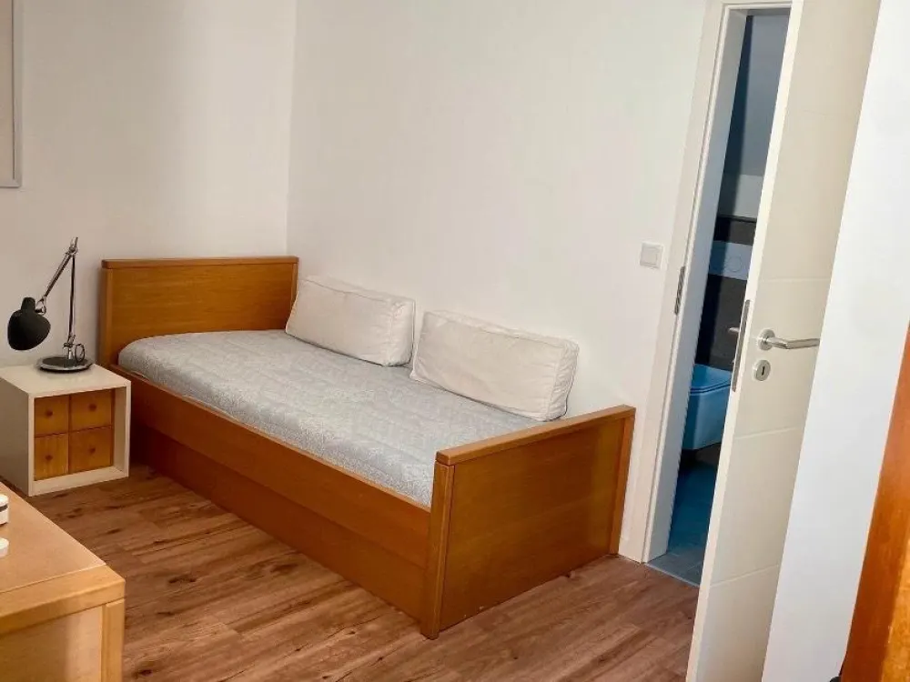Kleine möblierte Single 1,5-Zimmer-Wohnung mit Garten