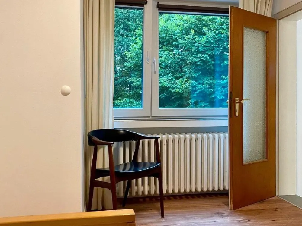 Kleine möblierte Single 1,5-Zimmer-Wohnung mit Garten